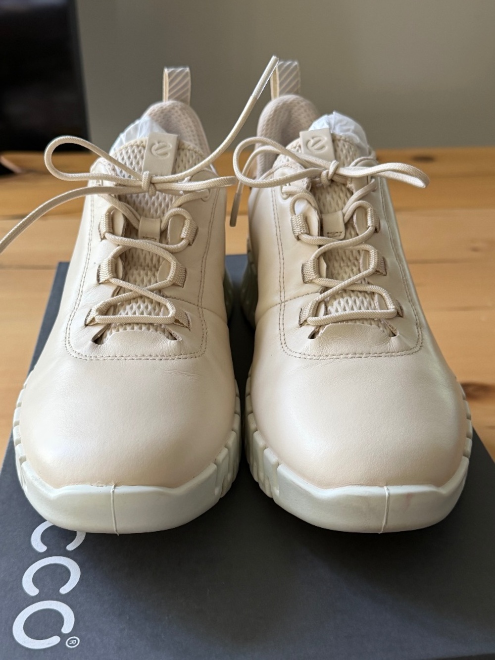 NEW IN BOX ECCO GRUUV WOMENS 11.5